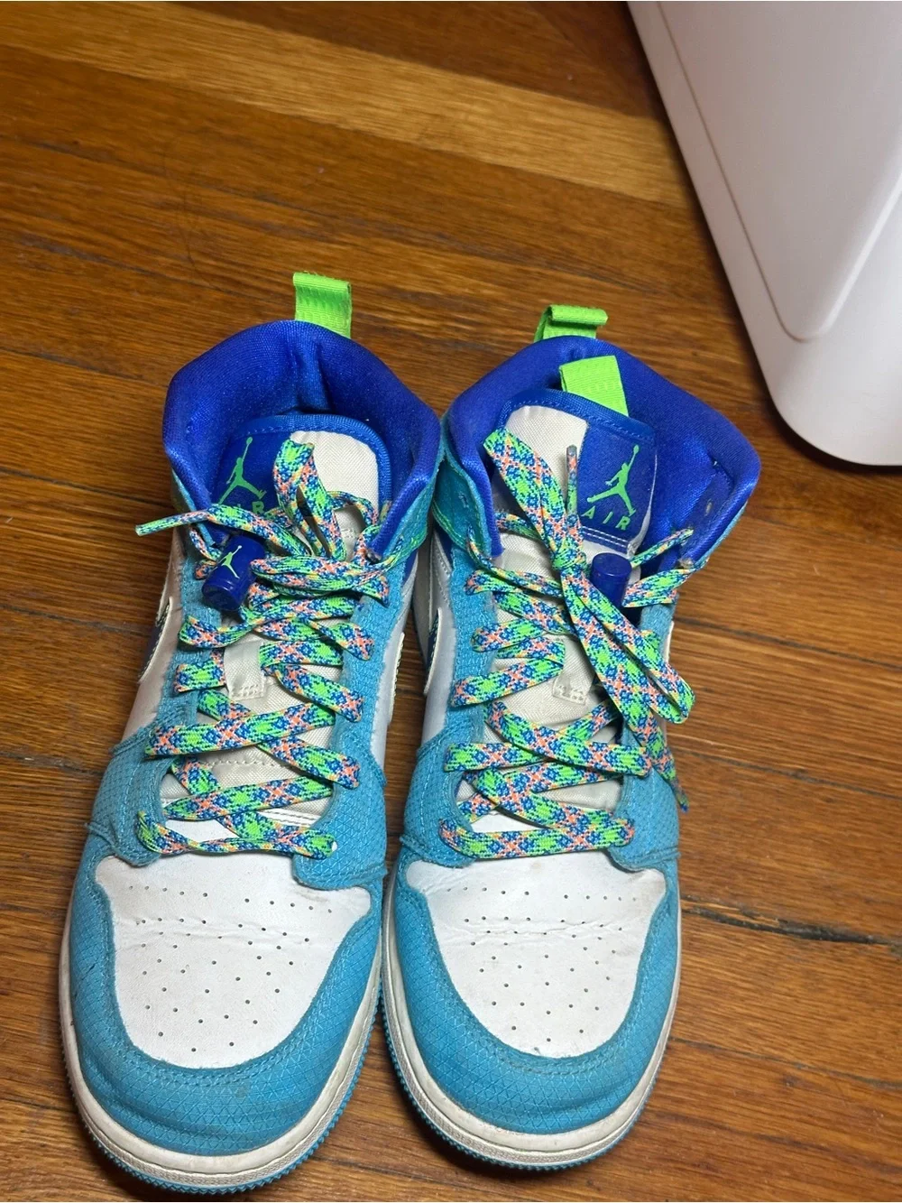 Air Jordan 1 Mid SE GS 